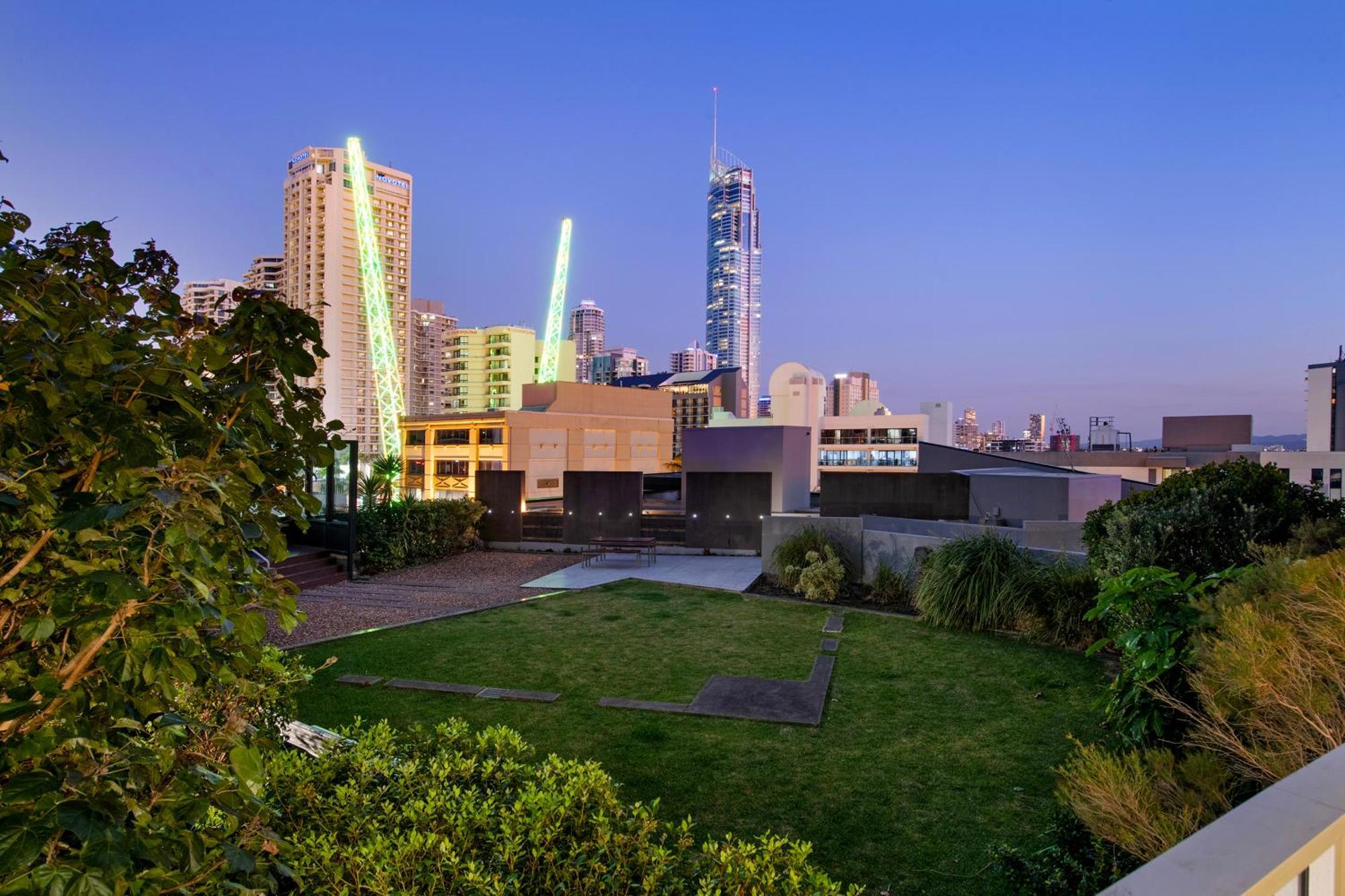 Circle On Cavill - One Bedroom - Self Contained & Privately Managed Apartment Gold Coast