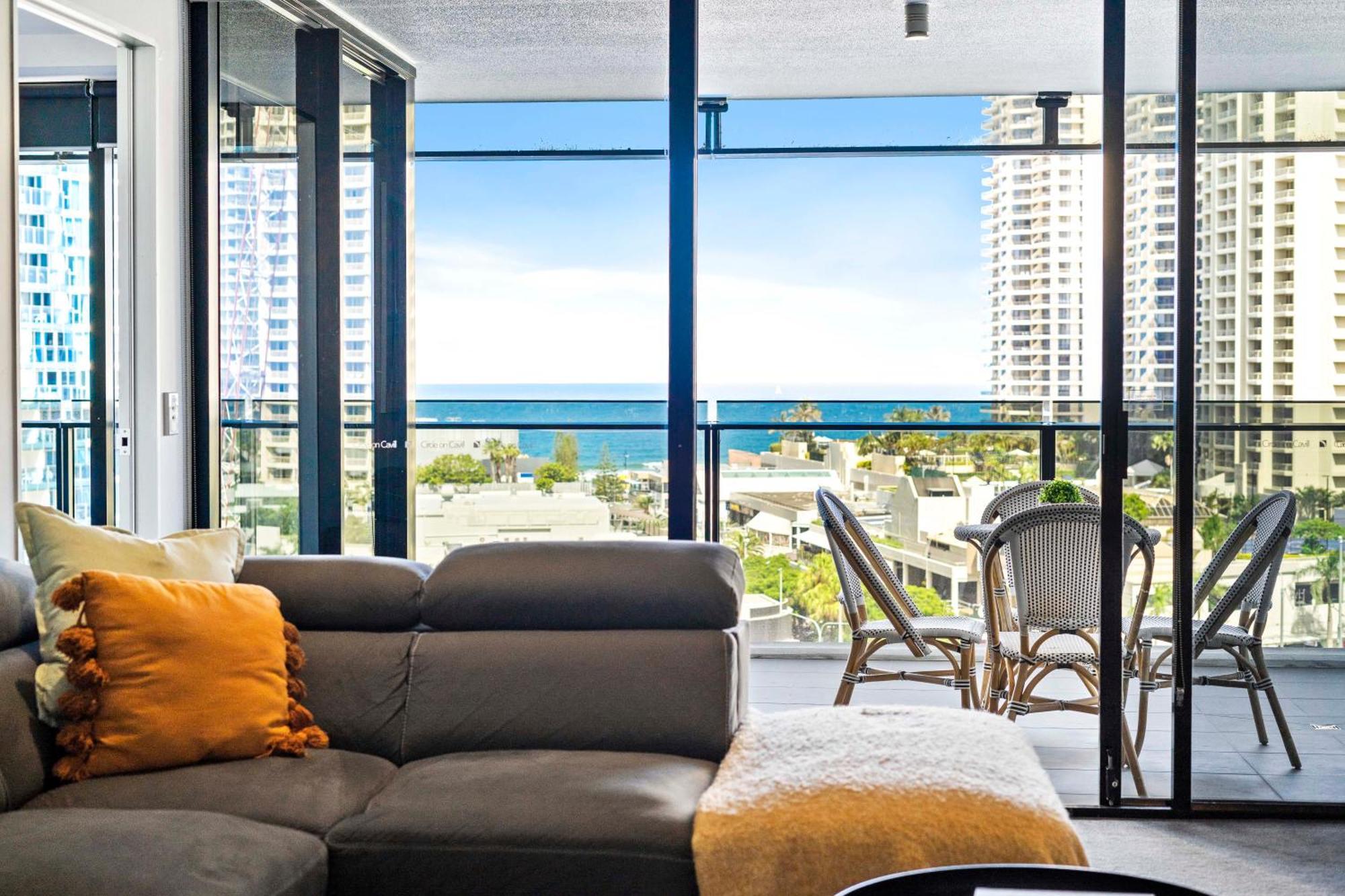 Apartment Circle On Cavill - One Bedroom - Self Contained & Privately Managed